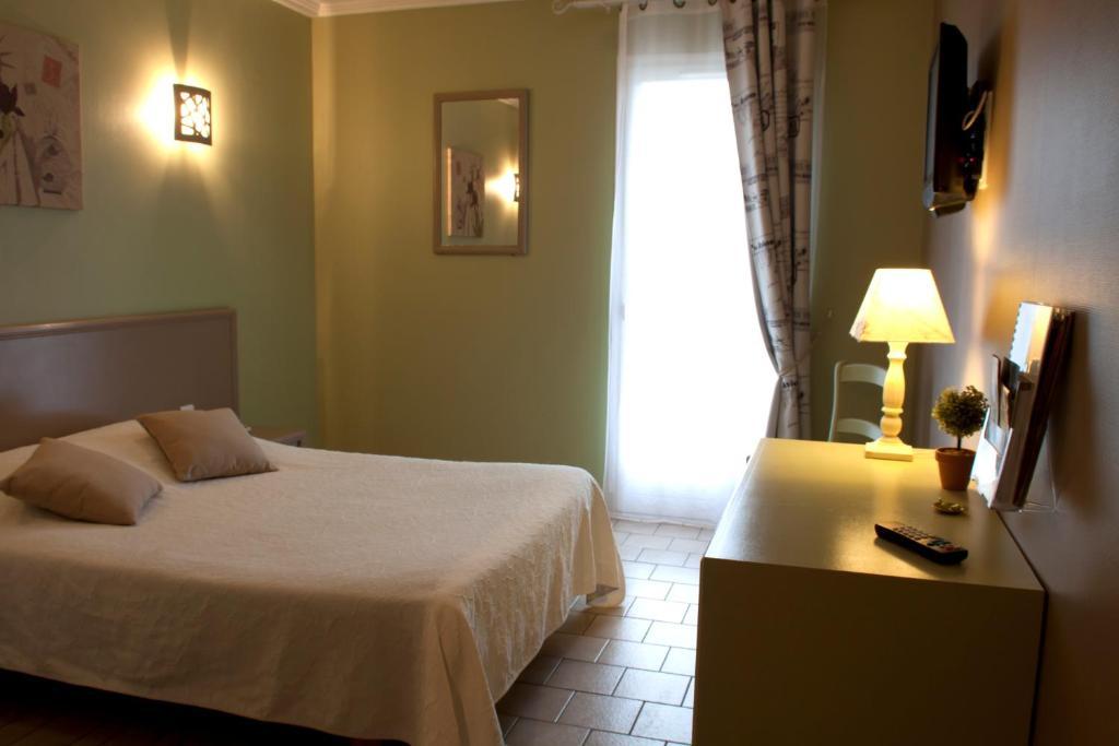 Logis Hotel Le Nuage La Bussière Buitenkant foto